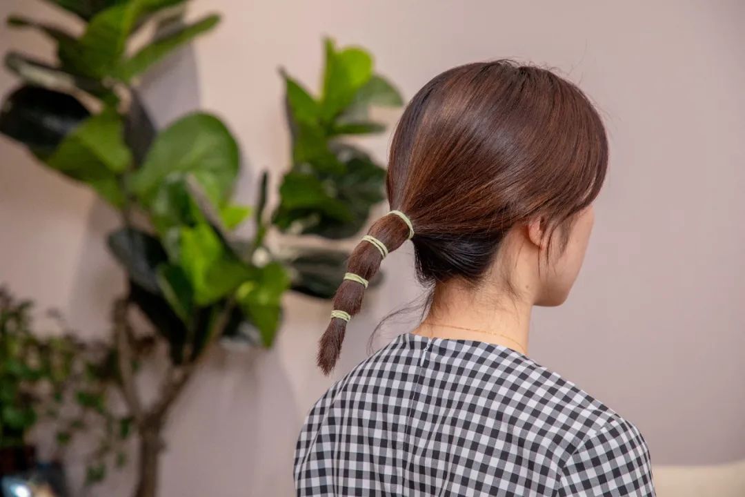 梳好看头发方法有哪些_梳好看的头发简单步骤_梳头发好看的方法