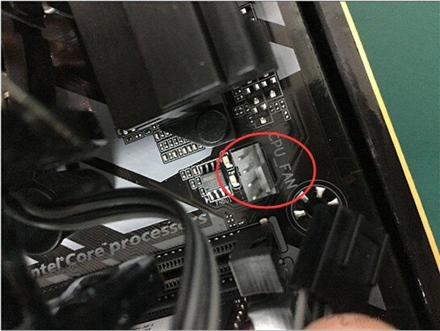 图解主板接线硬盘电脑没反应_电脑主板硬盘接线图解_主板硬盘怎么接线